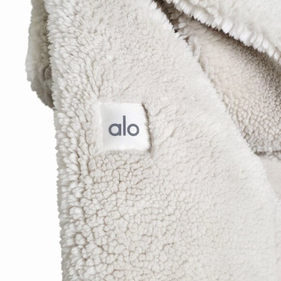 Alo Yoga Foxy Sherpa Ivory Hooded Fleece Jacket Size XS - Picture 8 of 13